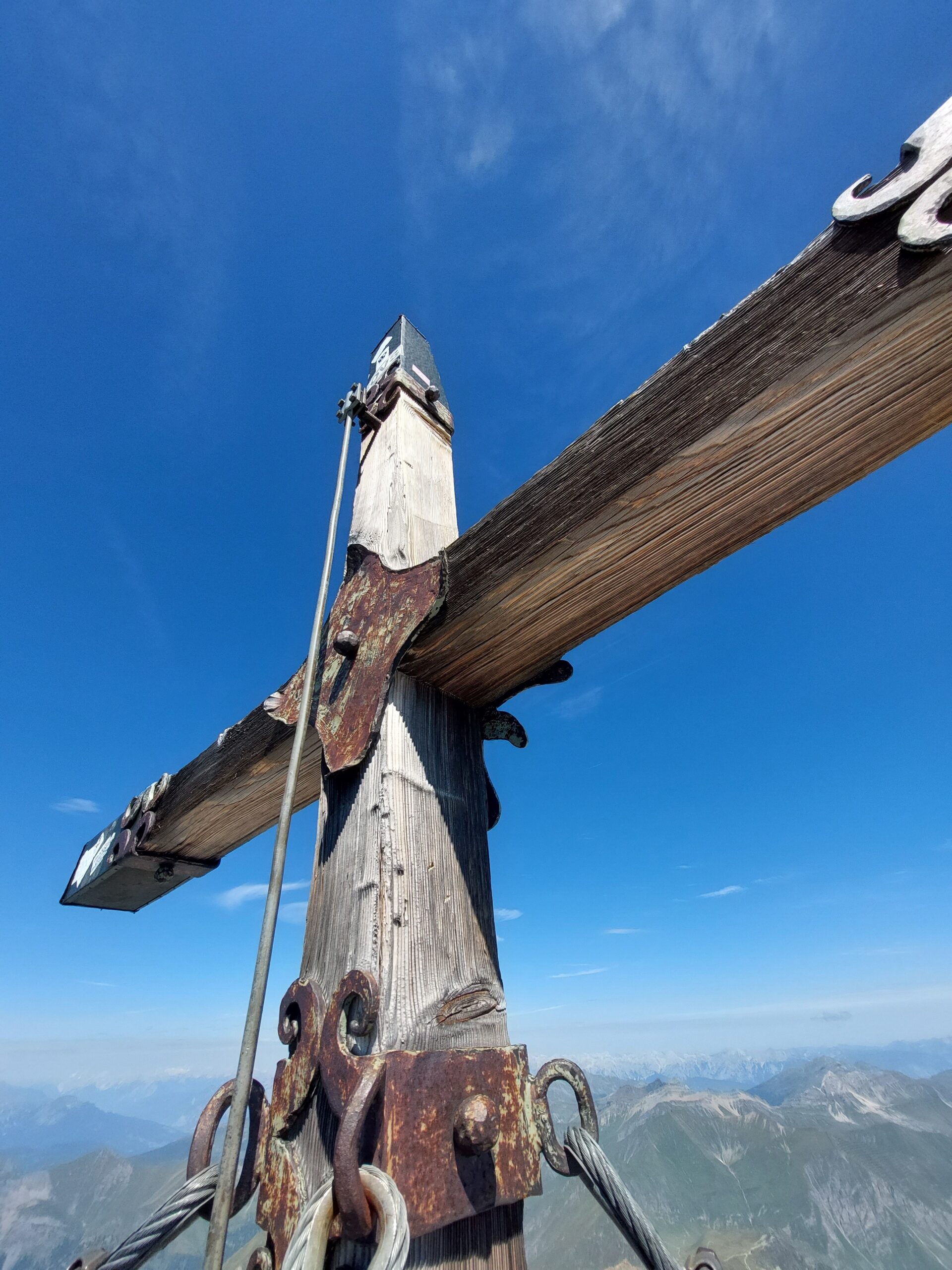 Gipfelkreuz hoch