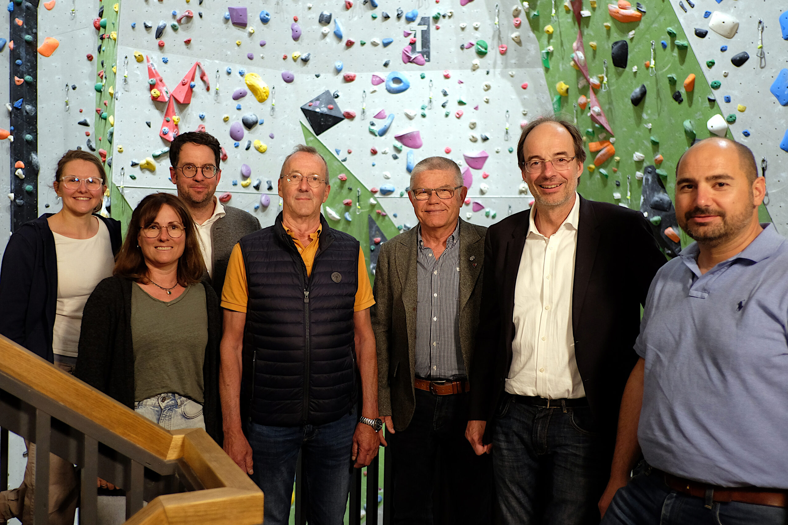 Neuer Vorstand: Laura Vogel, Renate Dübell, Max Weh, Jakob Kammermeier, Bernhard Tschochner, Theo Weber und Philipp Befurt (v.l.n.r.); In Abwesenheit wurde Ulrich Lieberth als Umweltreferent bestätigt.